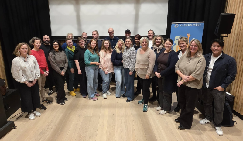 Gruppebilde fra kull 4 i Mangfoldsledelse i kulturskolen. Foto: Kulturskolerådet
